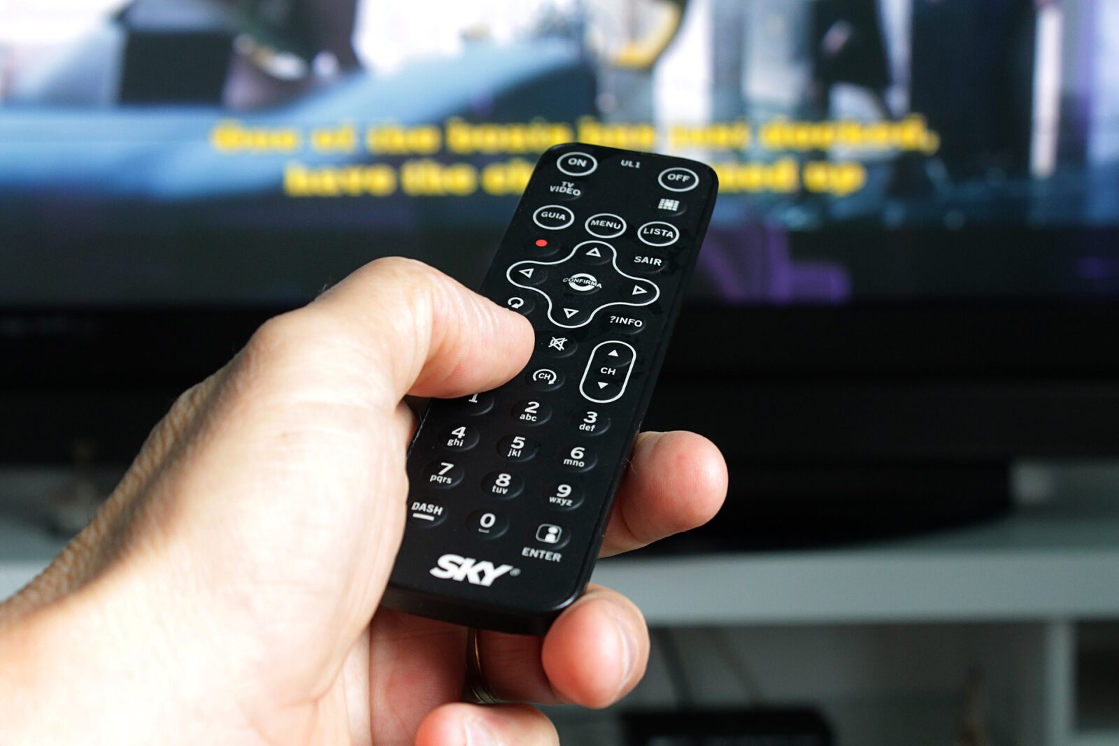 Plusy kupowania produktów elektronicznych w stacjonarnych sklepach RTV