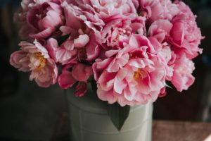 Jak odświeżyć sztuczne kwiaty?