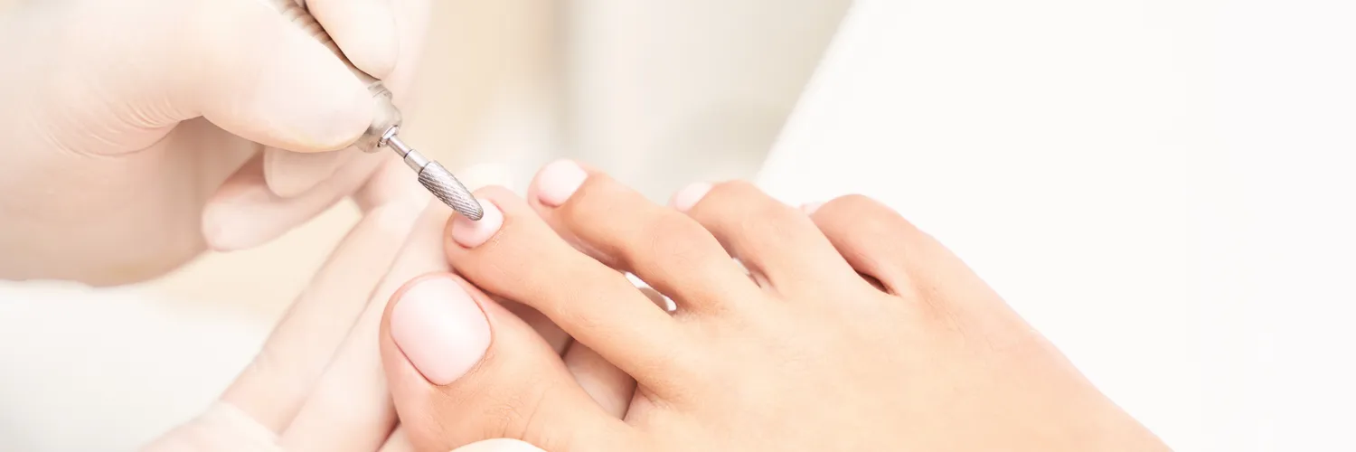 Pedicure leczniczy - czym jest i co warto wiedzieć na jego temat?